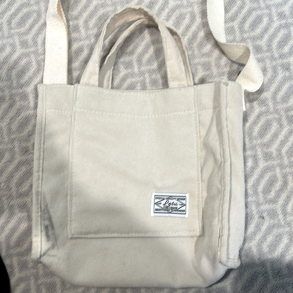 Letu. Canvas cross body bag.